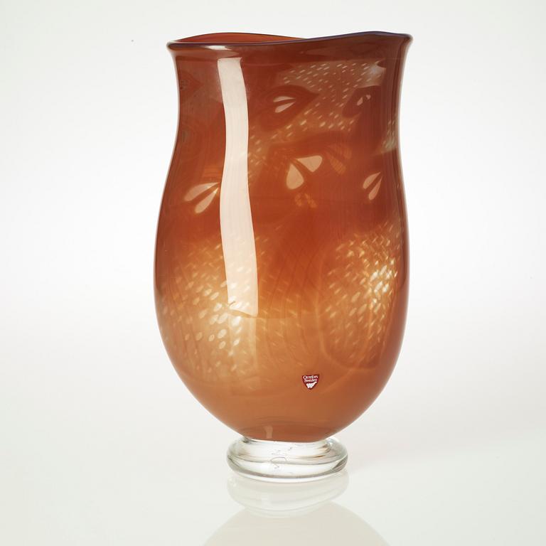 A Gunnar Cyrén glass vase, Orrefors 1989.
