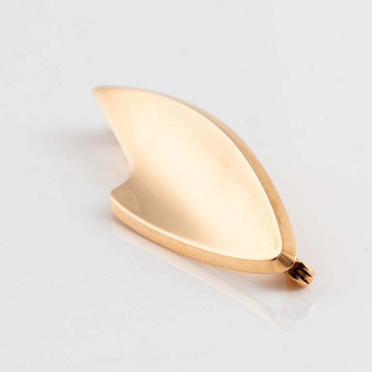 Bent Knudsen, 14K gold, stylised leaf brooch, Denmark 1960's.