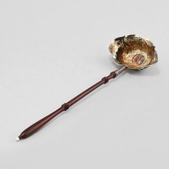 SOPPSLEV, silver samt trä, omkring 1900.