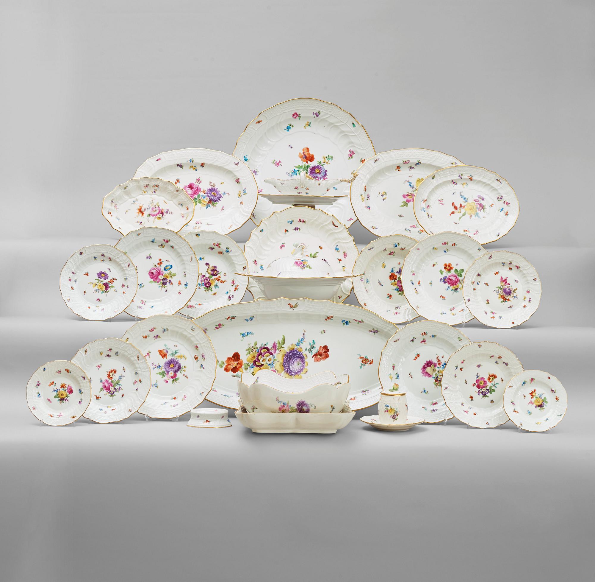 SERVIS, 98 delar, porslin. Meissen sekelskifte 1900.