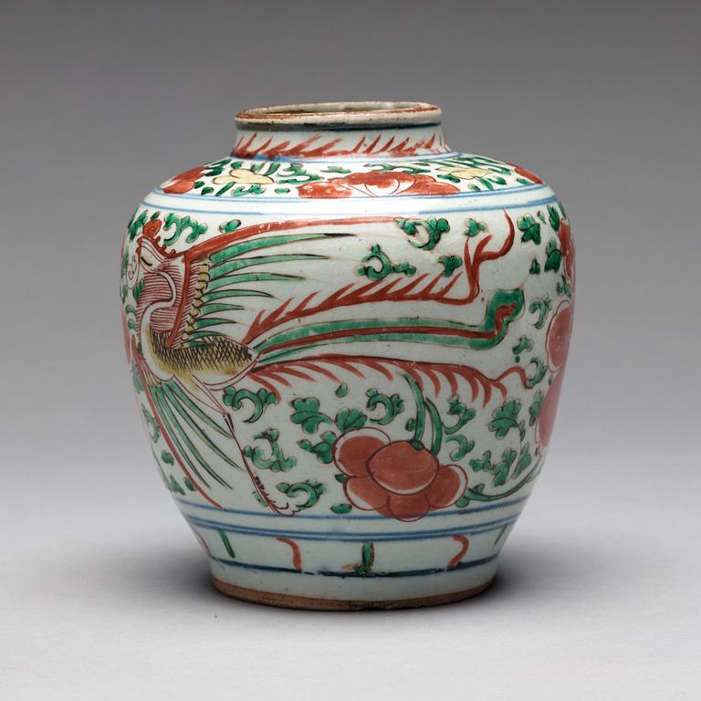 A Transitional wucai jar, 17th Century.