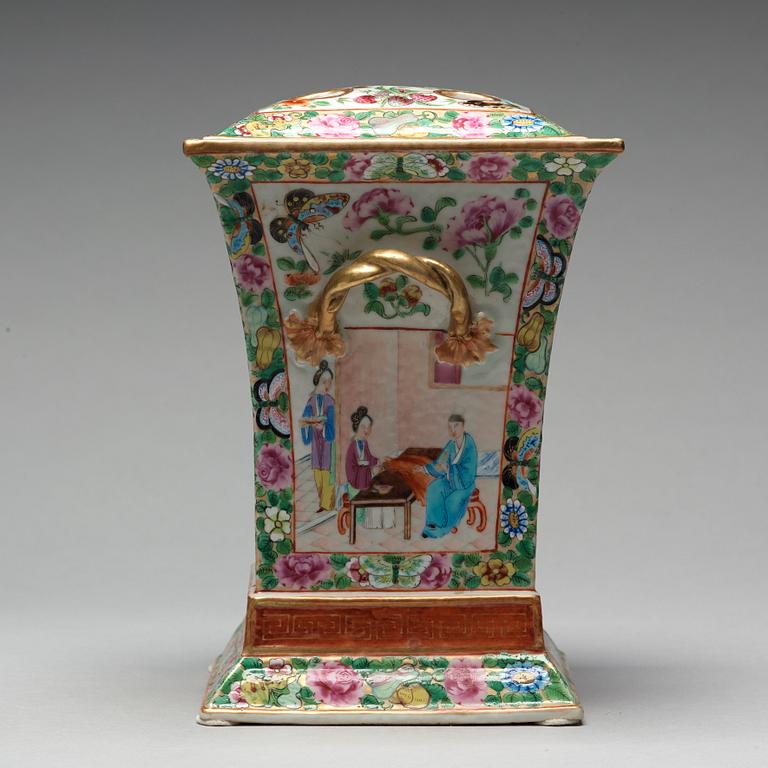 TULPANVAS, porslin. Kanton, Qingdynastin, 1800-tal.