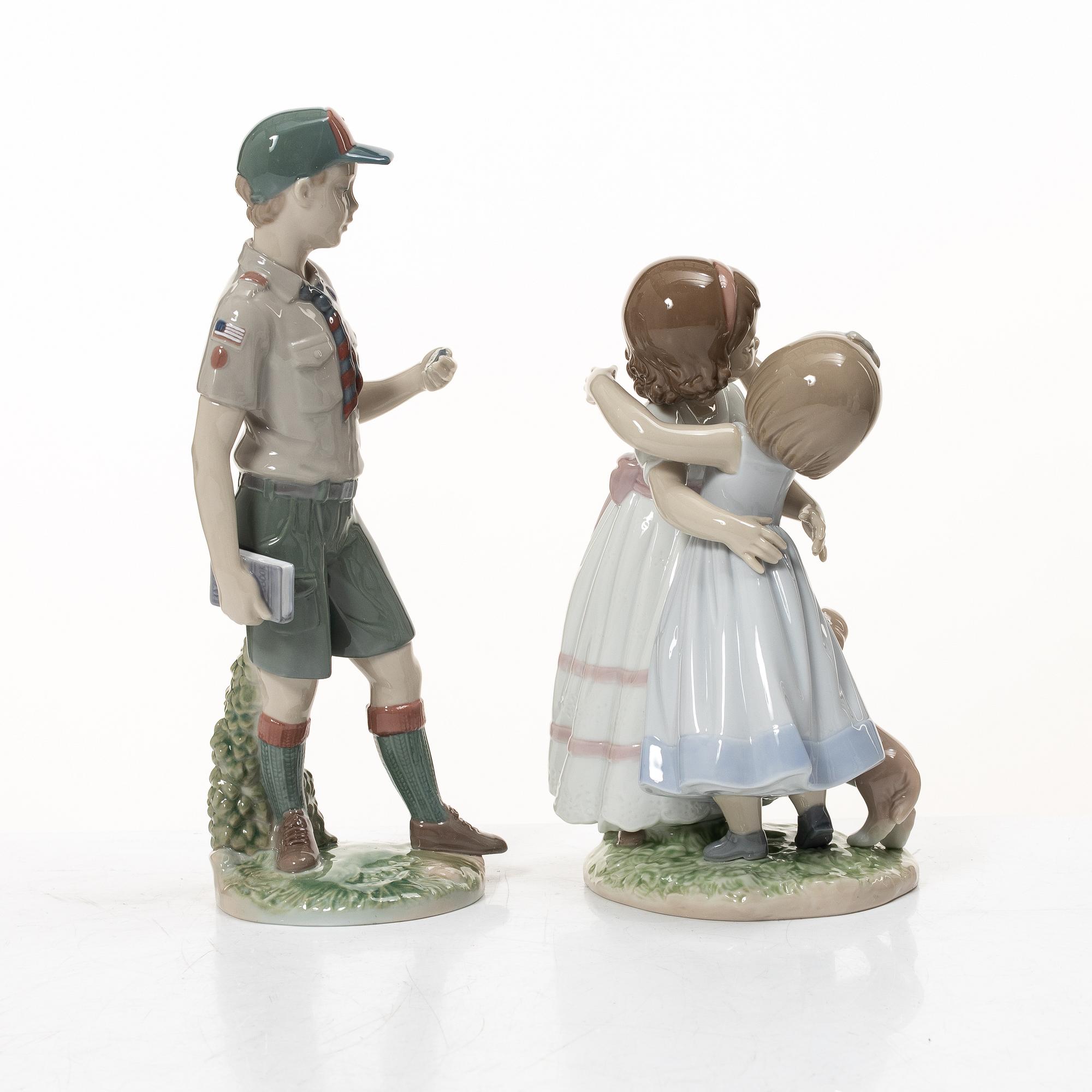 Lladró, 5 figuriner, " Flowers for mommy", "For a special someone", "Gime me a hug", "Classic scout", " Off to school".
