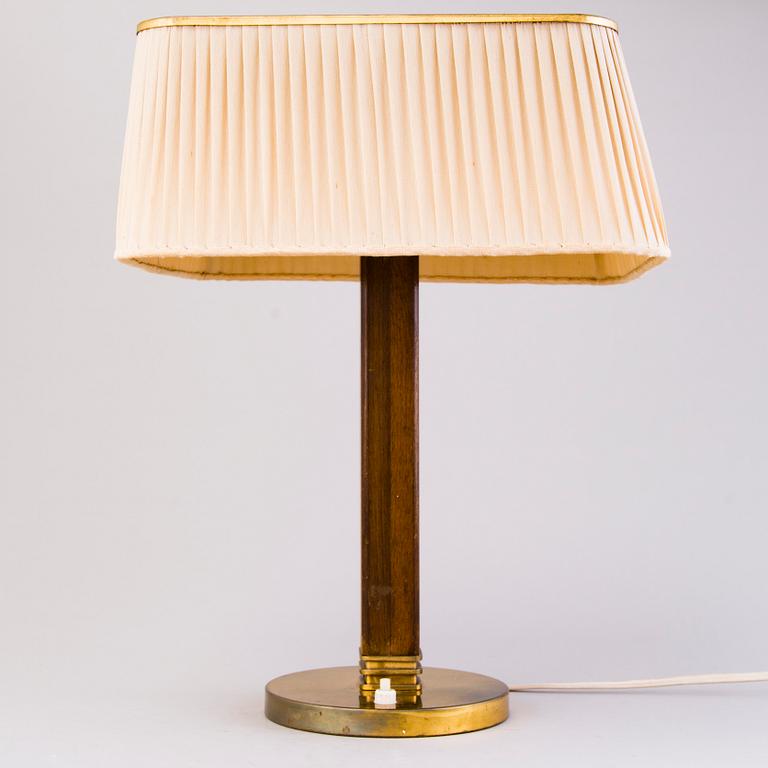 PAAVO TYNELL, BORDSLAMPA, modell 5066, Taito Oy, 1940-tal.