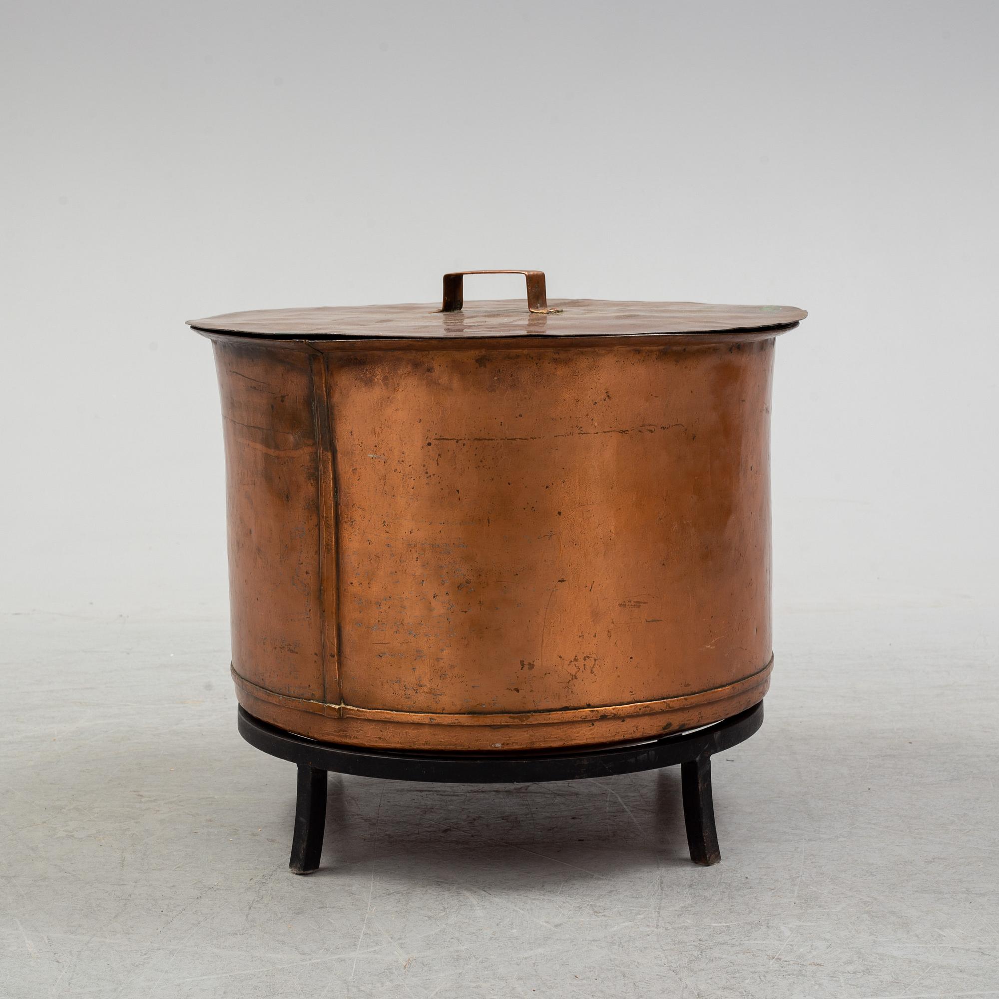 KITTEL MED LOCK, koppar, tidigt 1900-tal.