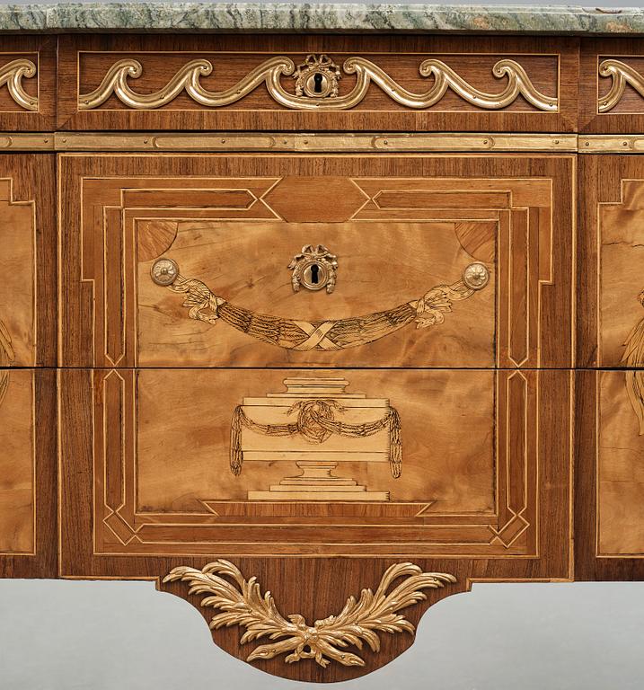 BYRÅ, av Niclas Korp (mästare i Stockholm 1763-1800), ej signerad, gustaviansk, 1700-talets slut.