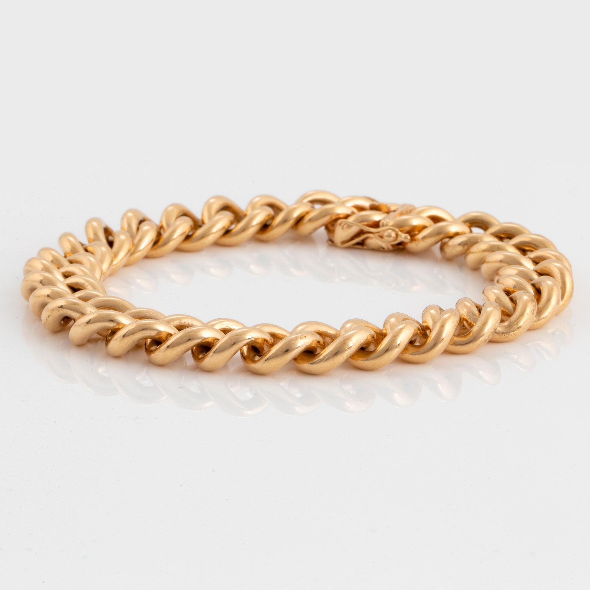 An 18K gold curb link bracelet.