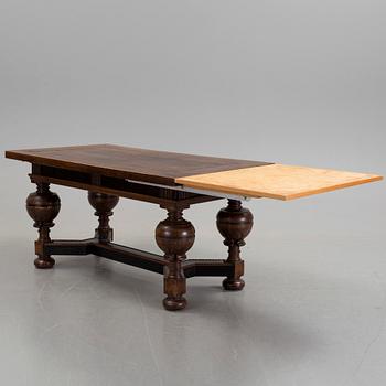 A baroque-style dining table from around 1900.