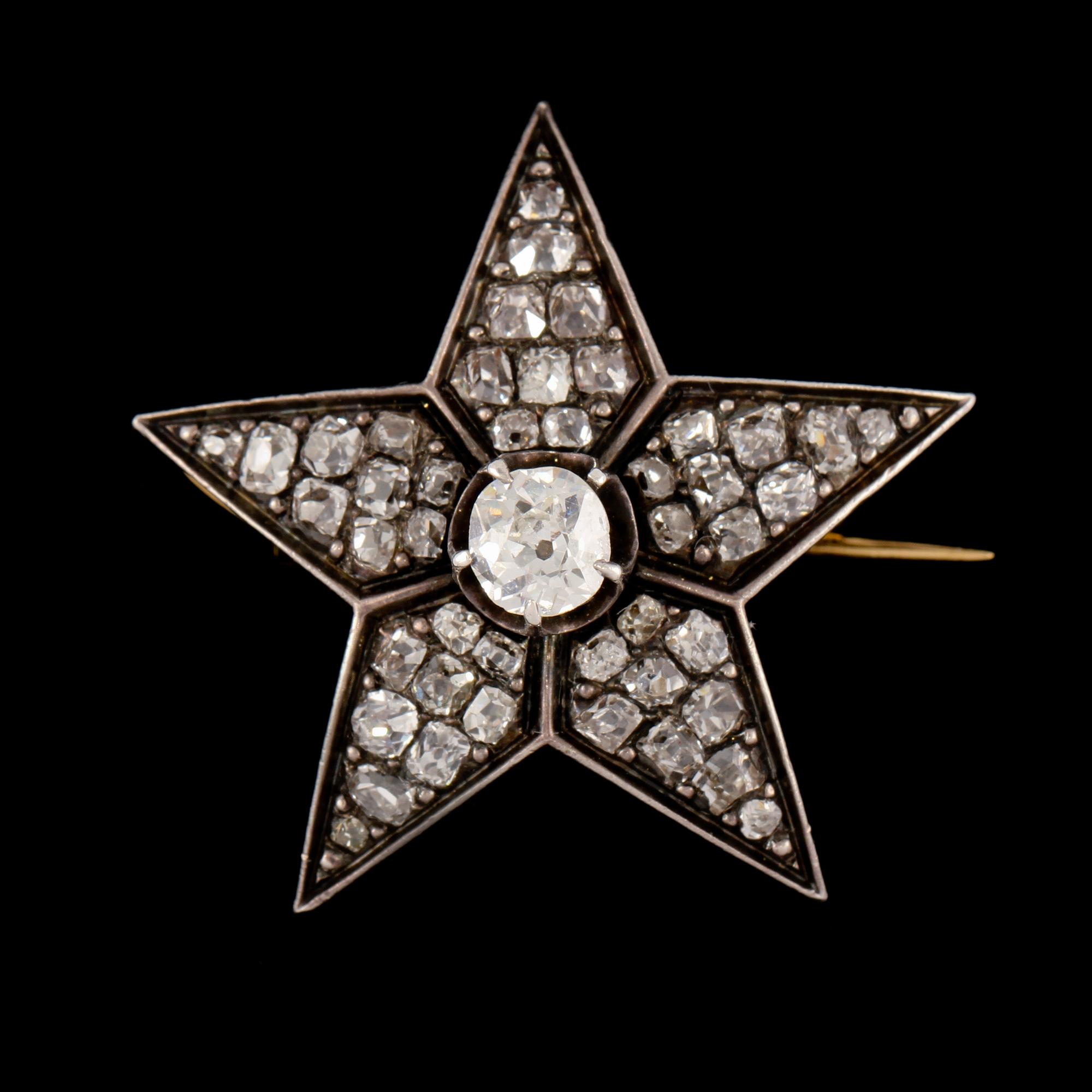 BROSCH, 18k guld och silver med rosenslipade diamanter. Vikt 8 g.