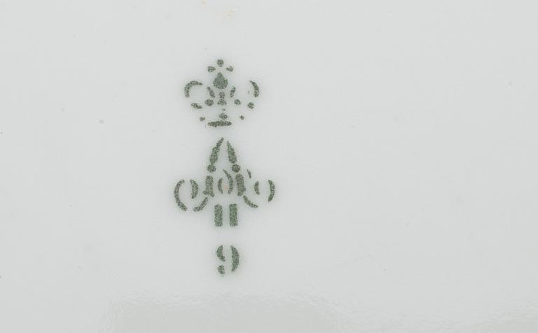 TALLRIKAR, 4 st, porslin, Alexander II period (1855-1881). Kejserliga Porslinsmanufakturen i S:t Petersburg.