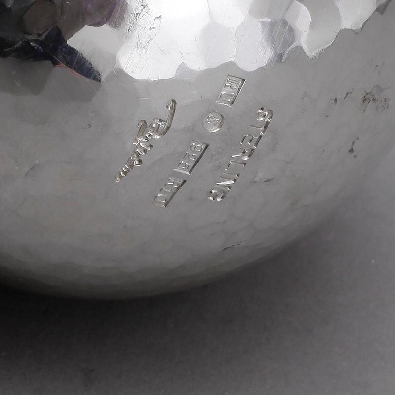 SKÅL, sterling silver, Ray Urban, Stockholm, 1991. Vikt 131 g.
