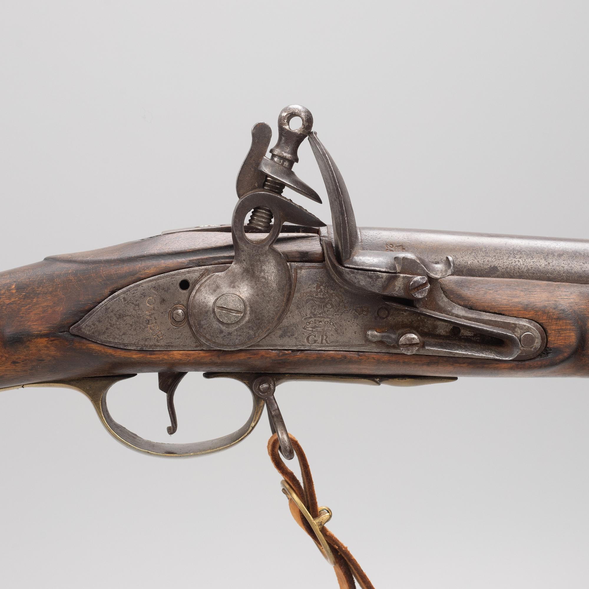 Flintlåsmusköt, brittiskt m/1794 med bajonett, svenskt s.k. subsidiegevär.