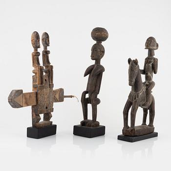 Skulpturer/masker, 14 st, enligt uppgift från Mali, 1900-talets andra hälft.