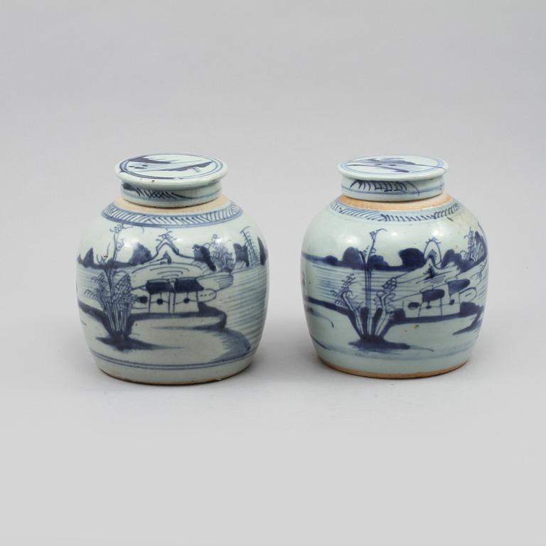 BOJANER, ett par, porslin, Kina, 1800-tal.