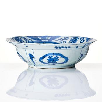 A blue and white 'klap-mutz' bowl, Ming dynasty, Wanli (1572-1620).