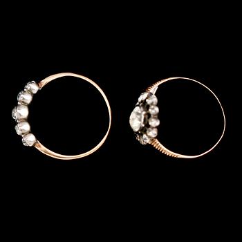 RINGAR, 2 st, 18 k guld och silver, pastestenar. Total vikt ca 5 g.
