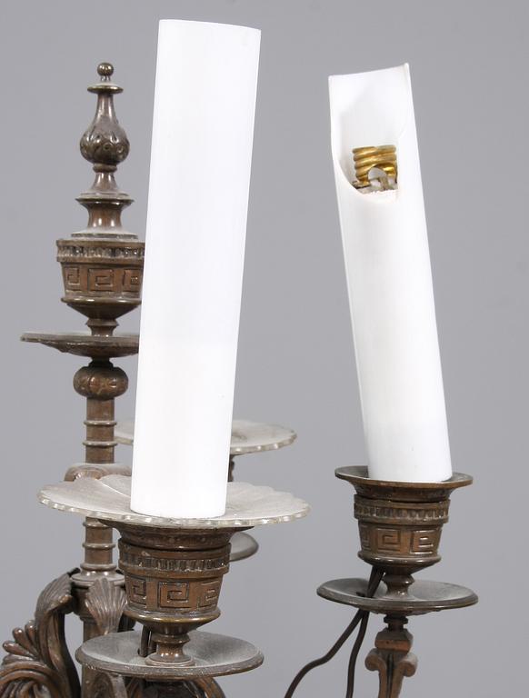 KANDELABRAR, ett par, Louis XVI-stil, 1900-talets mitt.