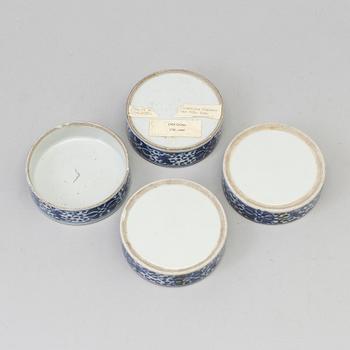 A Chinese porcelain blue and white stack candy box, Qing dynasty, 19th century.