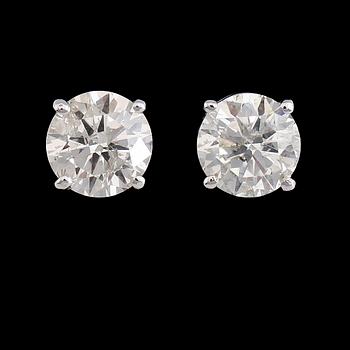 ÖRHÄNGEN, 1 par, 18K vitguld, briljantslipade diamanter tot ca 2.04 ct.