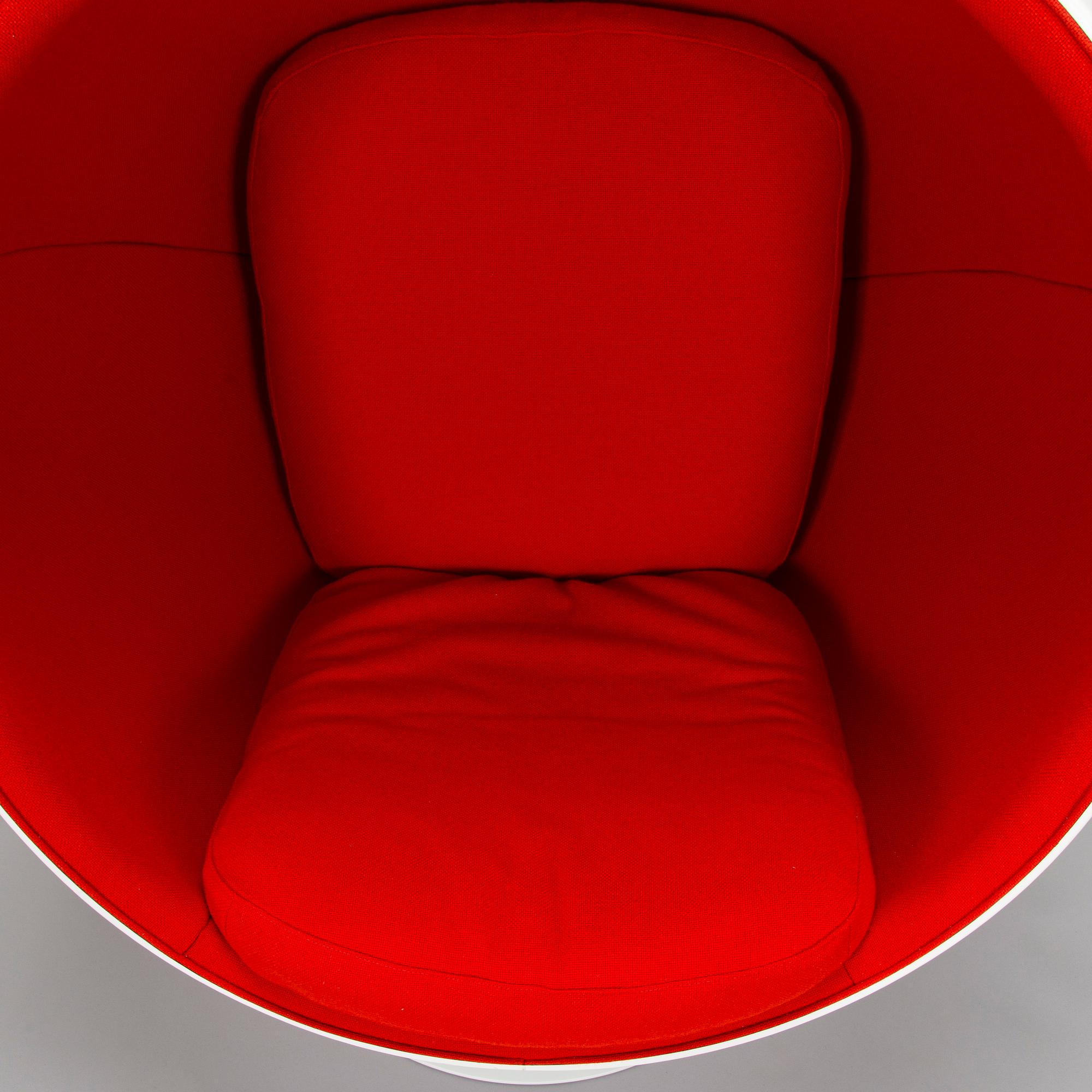 Eero Aarnio, pallotuoli, "Pallotuoli", Adelta 2000-luvun alku.