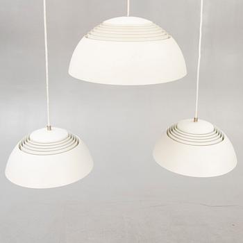 Arne Jacobsen, taklampor, 3 st, "AJ Royal Pendel", Louis Poulsen, Danmark.