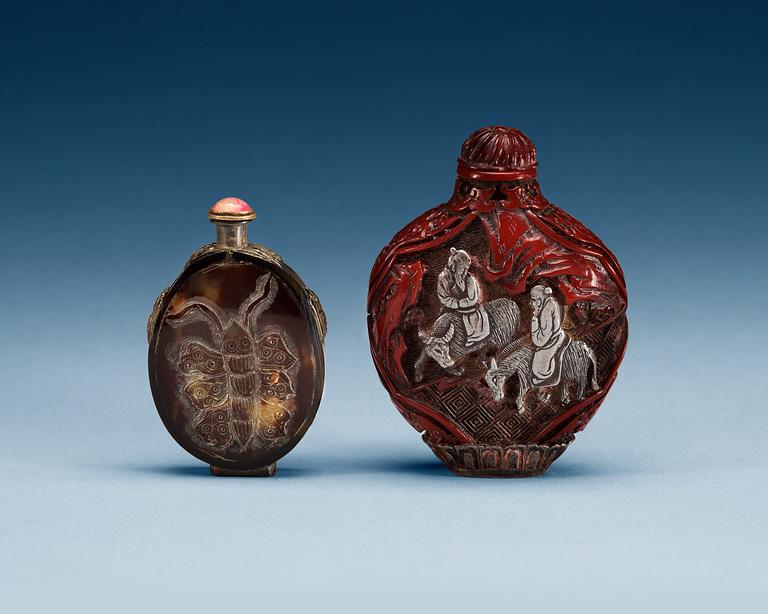 One lacquer and one turtoise snuff bottle, Qing dynasty.