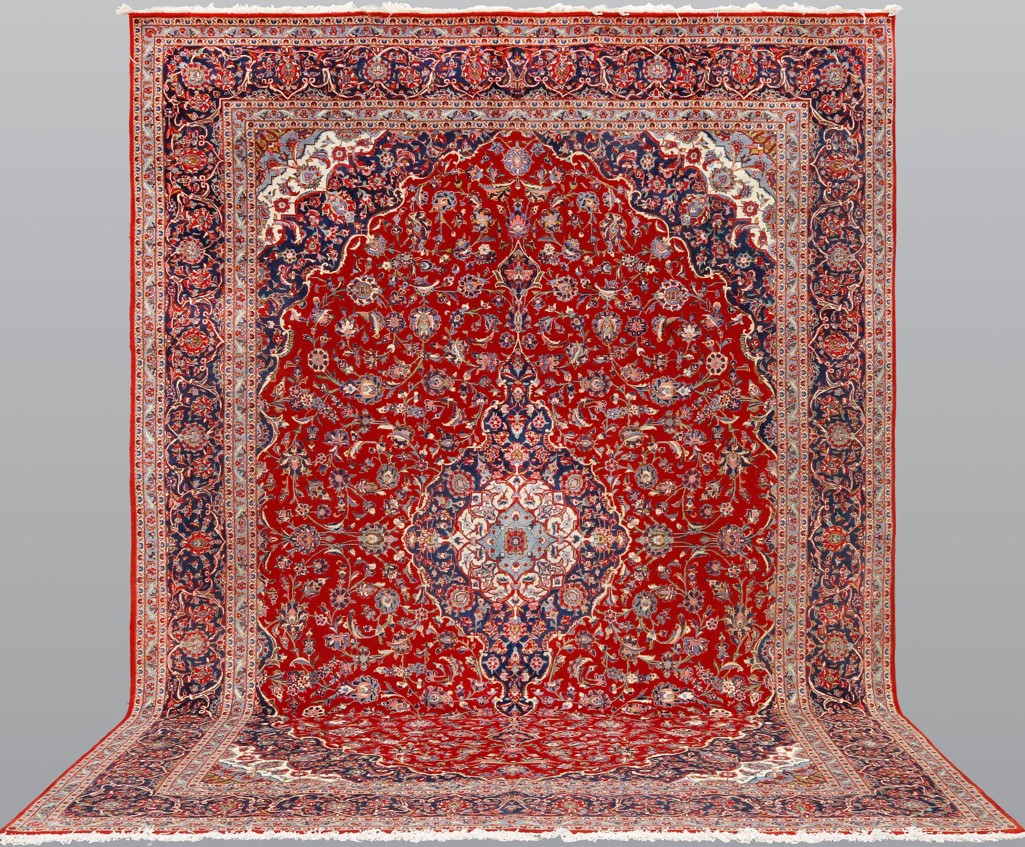 A Kashan carpet, ca 425 x 297 cm.