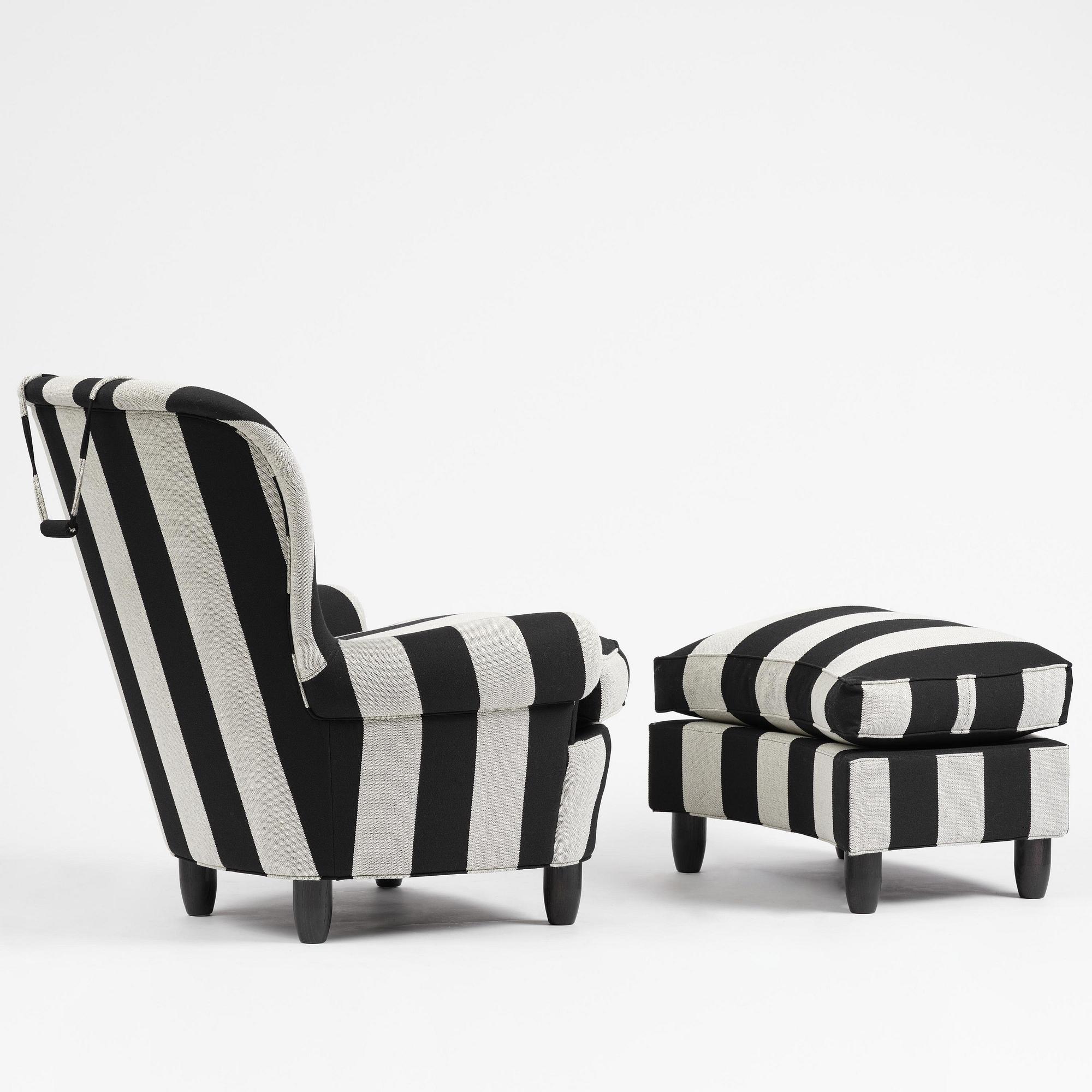 Carl Malmsten, fåtölj med fotpall, "Jättepaddan", O.H. Sjögren, Tranås, 2025.