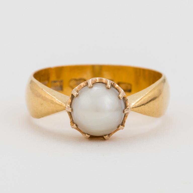 A ring set with a cultured, mabé pearl.