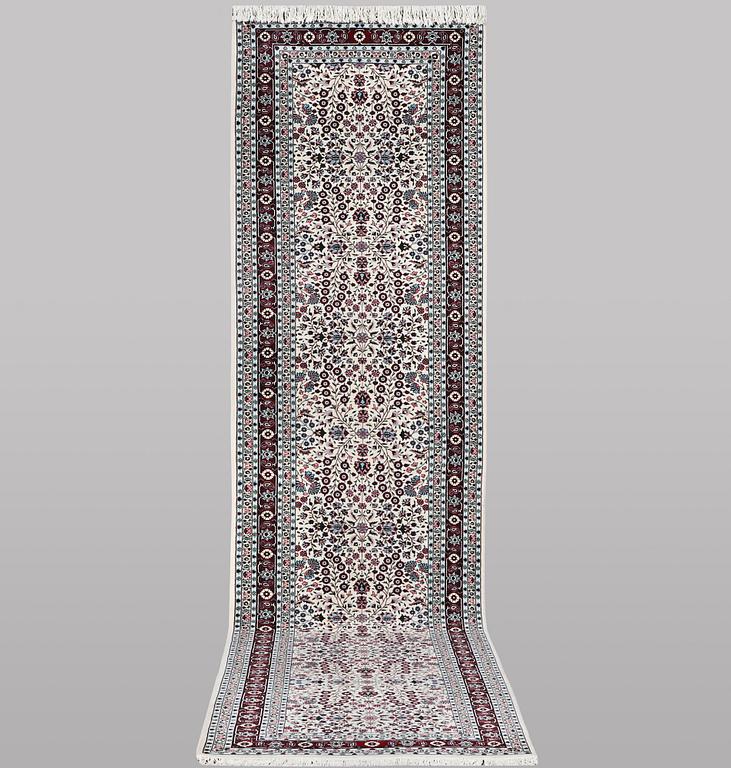 Gallerimatta, Täbriz, ca 483 x 103 cm.