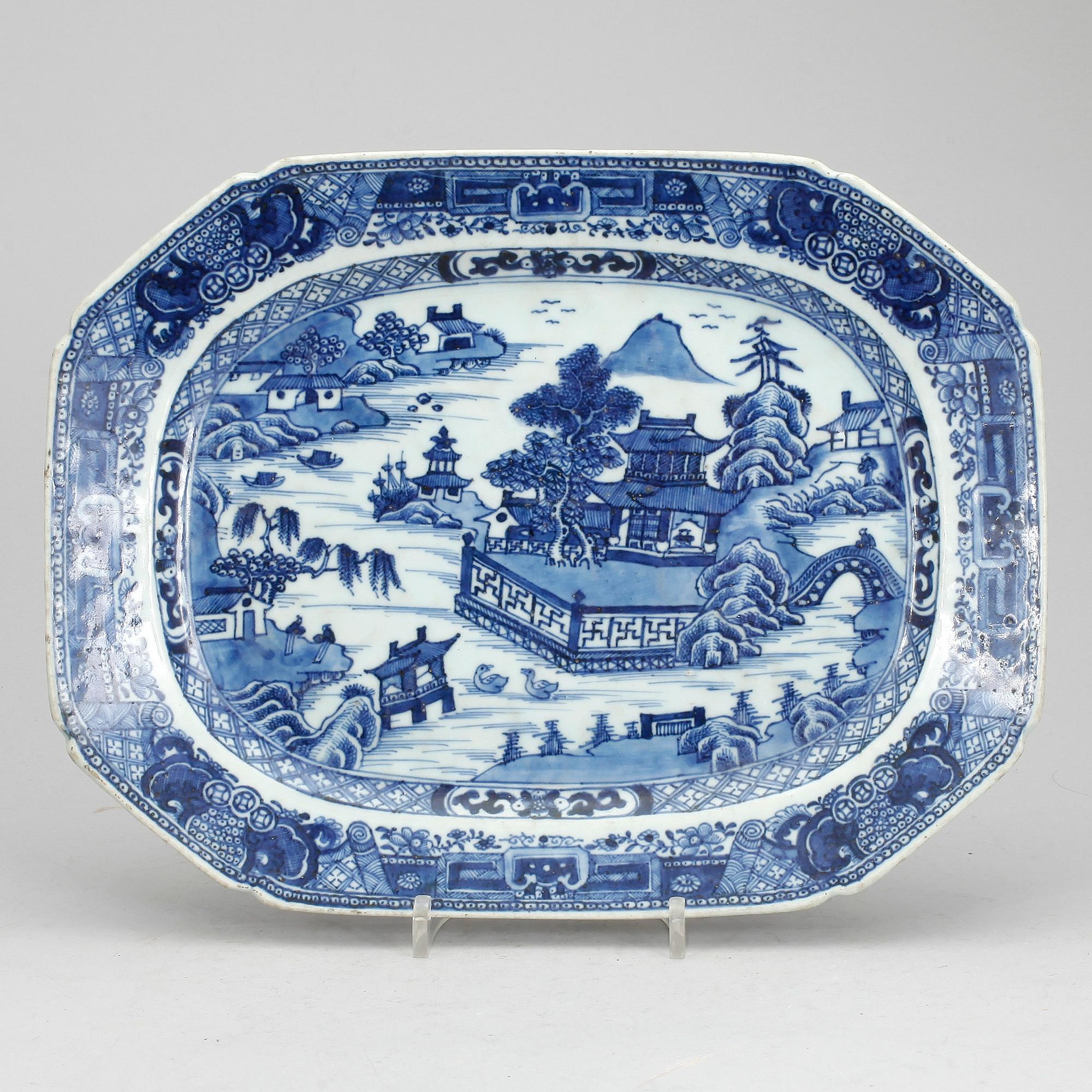 STEKFAT, porslin, Kina, Qianlong (1736-95).