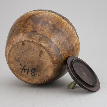 A ceramic glazed jar with wooden cover and a nephrite knob, Qing dynasty, 19th century.