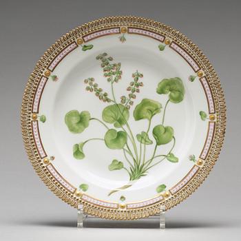 A set of six Royal Copenhagen 'Flora Danica' dinner plates, Denmark, 20th Century.