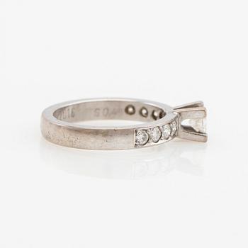 Ring, 18K white gold with brilliant-cut diamonds.