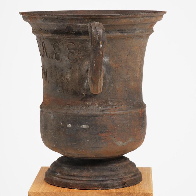 A cast-iron garden urn from Hellefors styckebruk, dated 1791.