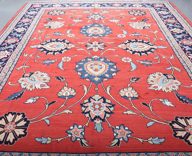 A MAHALLAT RUG, 363 x 264 cm.