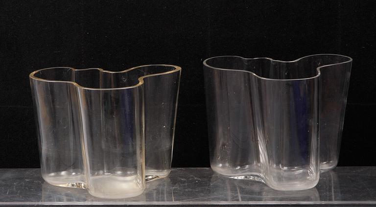 VASER, 2 st, glas, "Savoy", design: Alvar Aalto, sign o undertill märkt 3030.