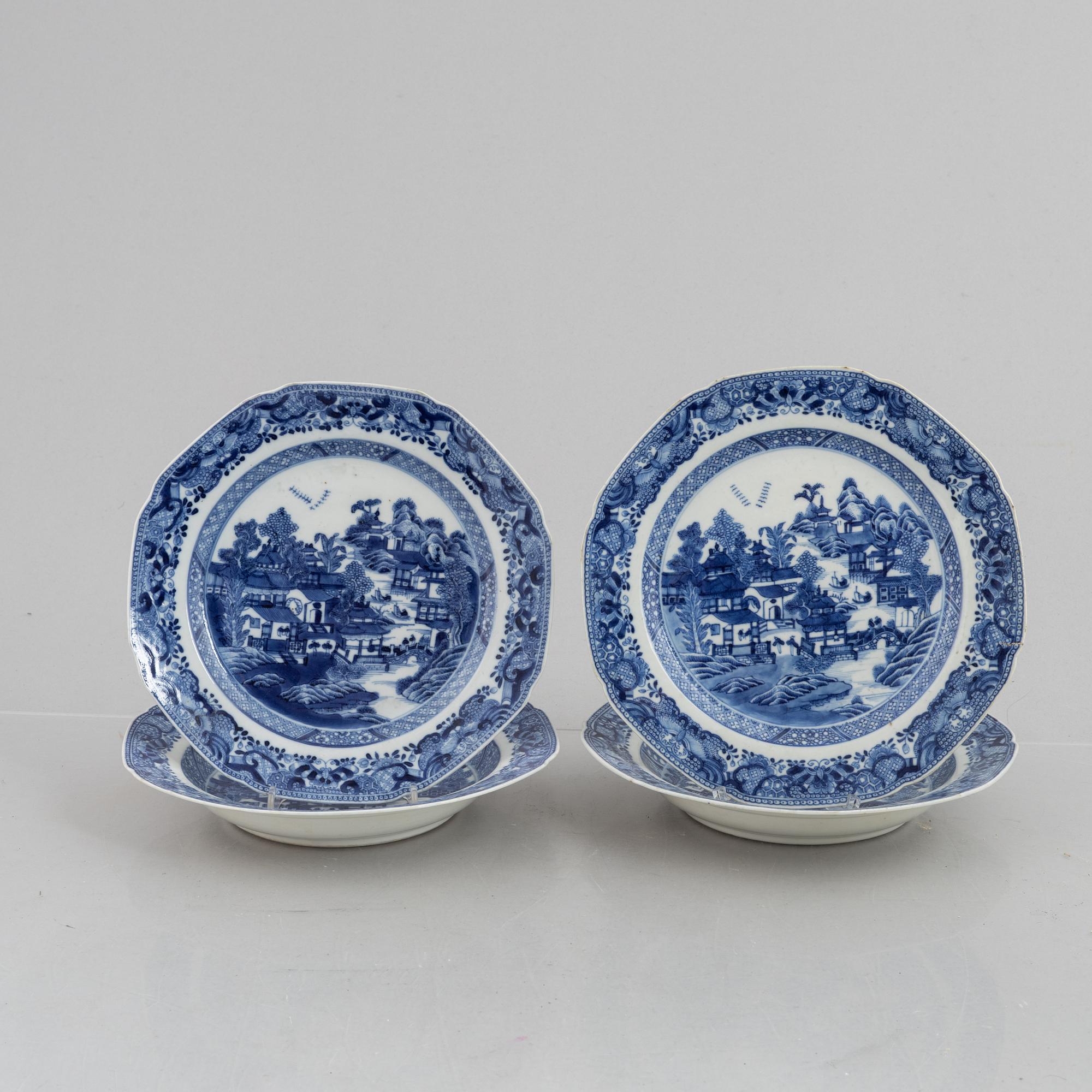 A set of eight blue and white export porcelain plates, China, Qianlong (1736-95).