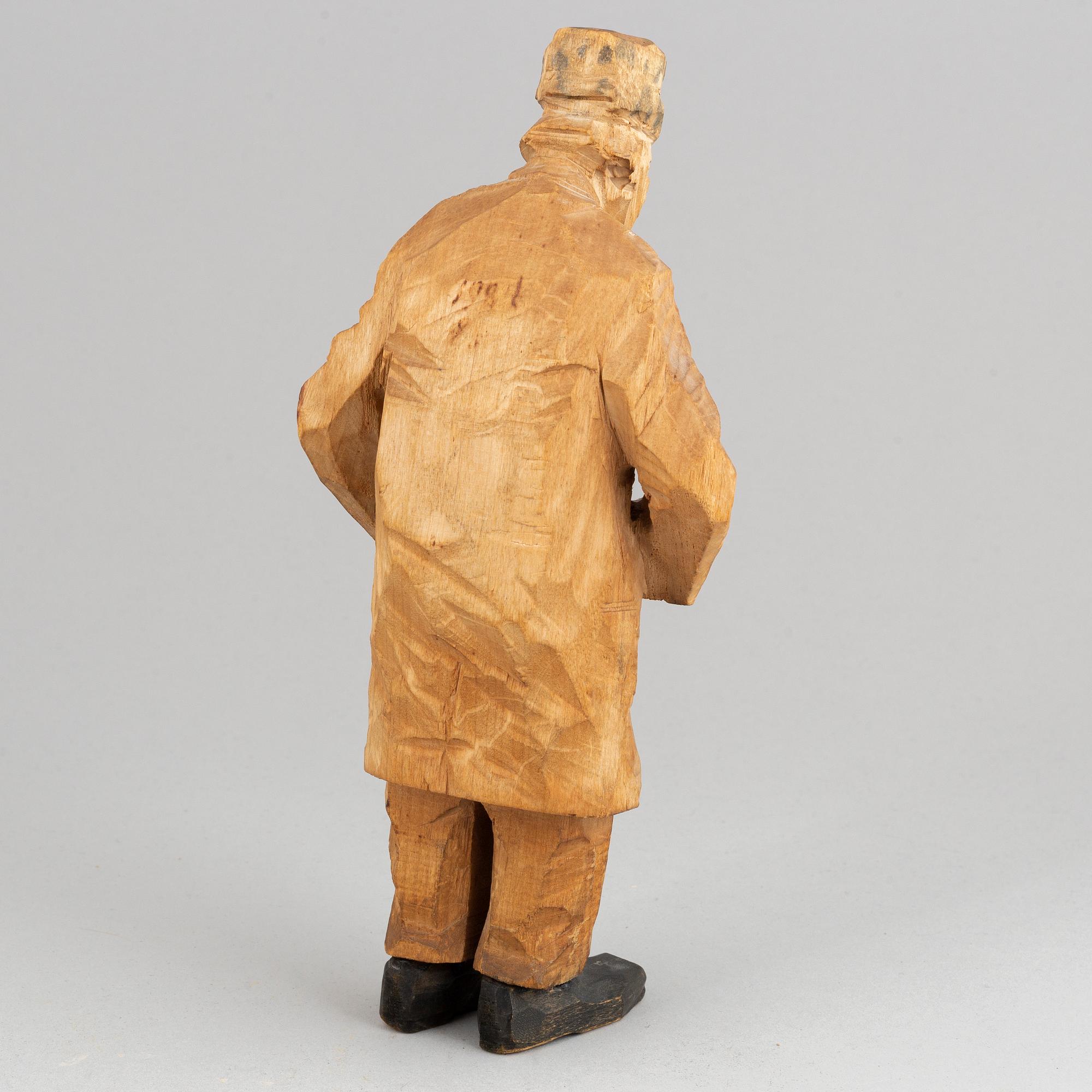 Axel Petersson Döderhultarn, sculpture. Signed. Carved and partly painted wood. Height 25.5 cm.