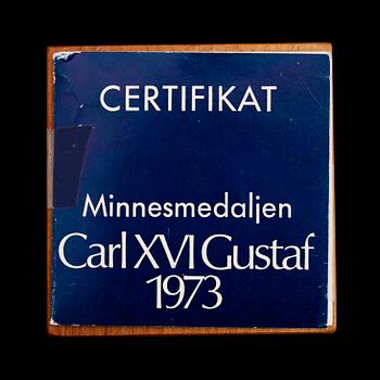 MINNESMEDALJ, 18 k guld, Carl XVI Gustaf, 1973. Vikt ca 70 gram.