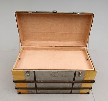 KOFFERT, 1900-talets första hälft.