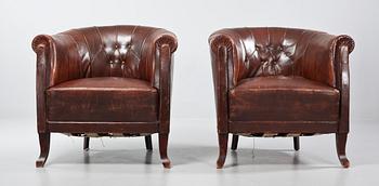 CLUBFÅTÖLJER, ett par, 1900-talets början.