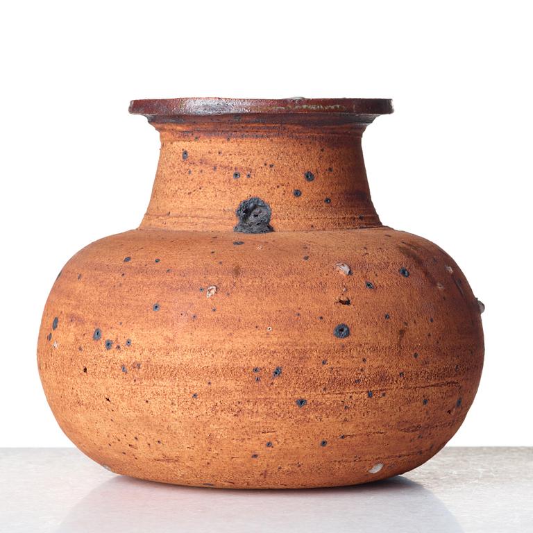 Kyllikki Salmenhaara, a mid 20th century stoneware jar, Arabia, Finland.