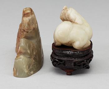 A set of two nephrite figurines, Qing dynasty.