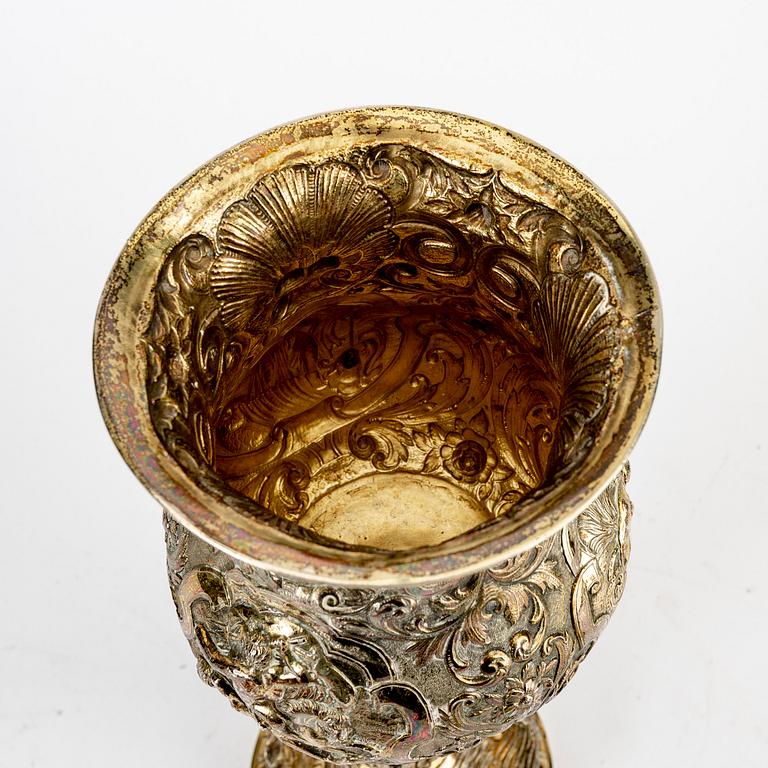 Cup with lid, Historismus, probably 19th century, indistinct silver stamps, weight 1154 grams.