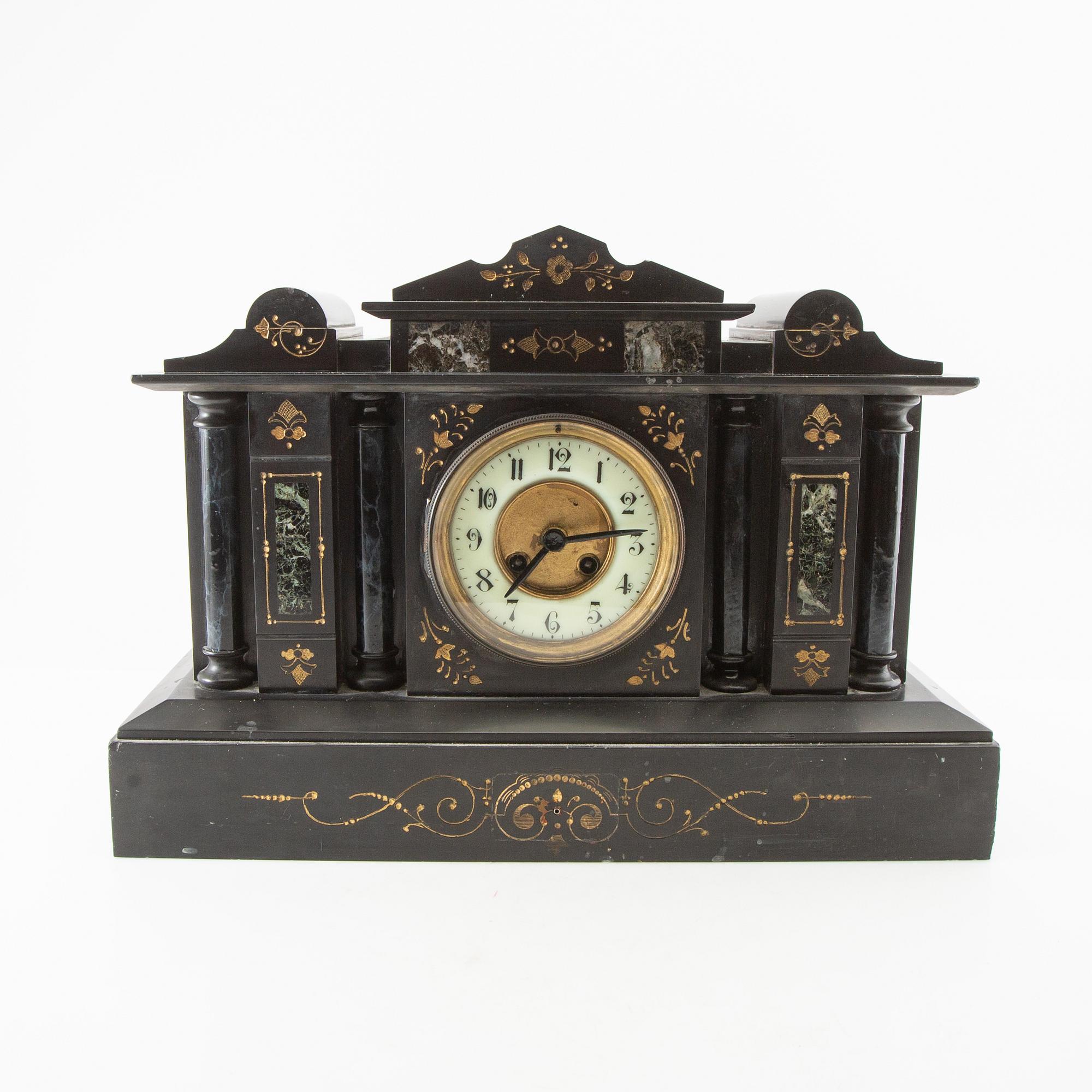 Table garniture 3 dlr early 20th century.