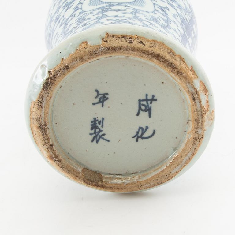 Vases 2 pcs China 20th century porcelain.