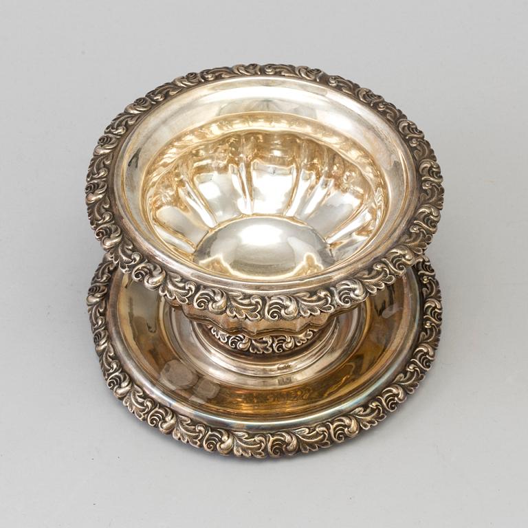 SÅSSKÅL på fat, silver, Carl Nyström Stockholm, 1848.