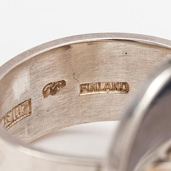 Pekka Piekäinen, Ring, sterlingsilver. Auran Kultaseppä, Åbo 1973.