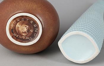 VASER, 2 st, stengods, Stig Lindberg samt Gunnar Nylund, Gustavsberg resp Rörstrand.